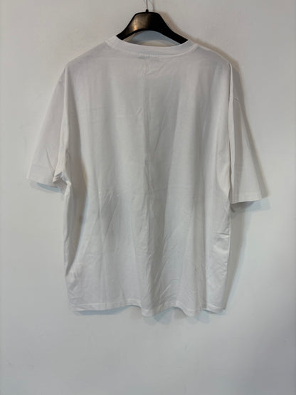 ZARA. Camiseta blanca dibujo plateado