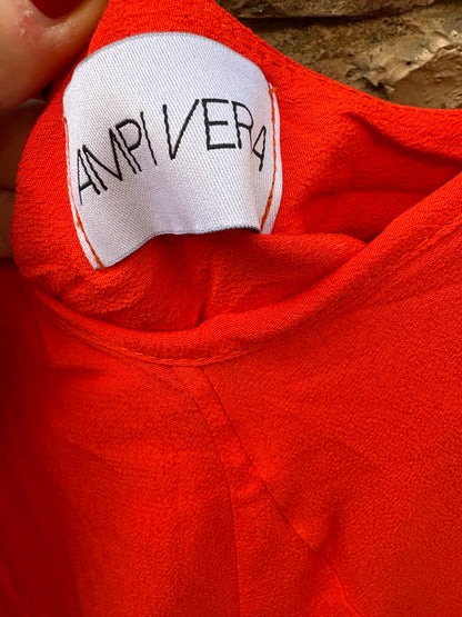 AMPIVERA. Mono fluido asimétrico naranja
