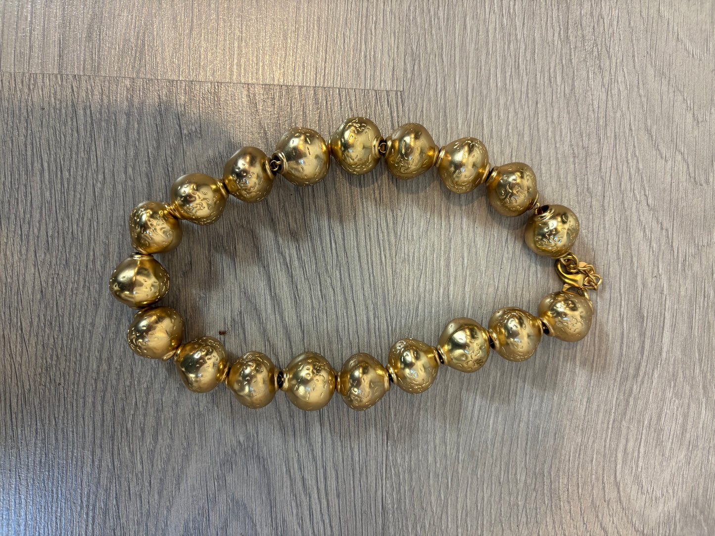 ZARA. Collar bolas doradas