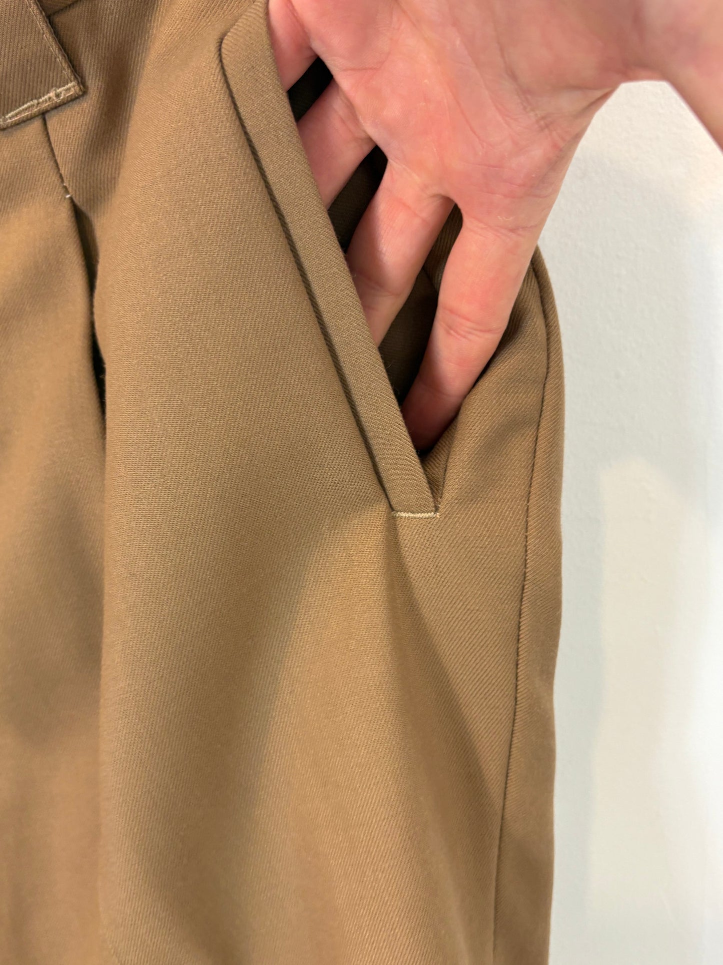 L'AMAR. Camel insect jacket suit. Size 52 (L)