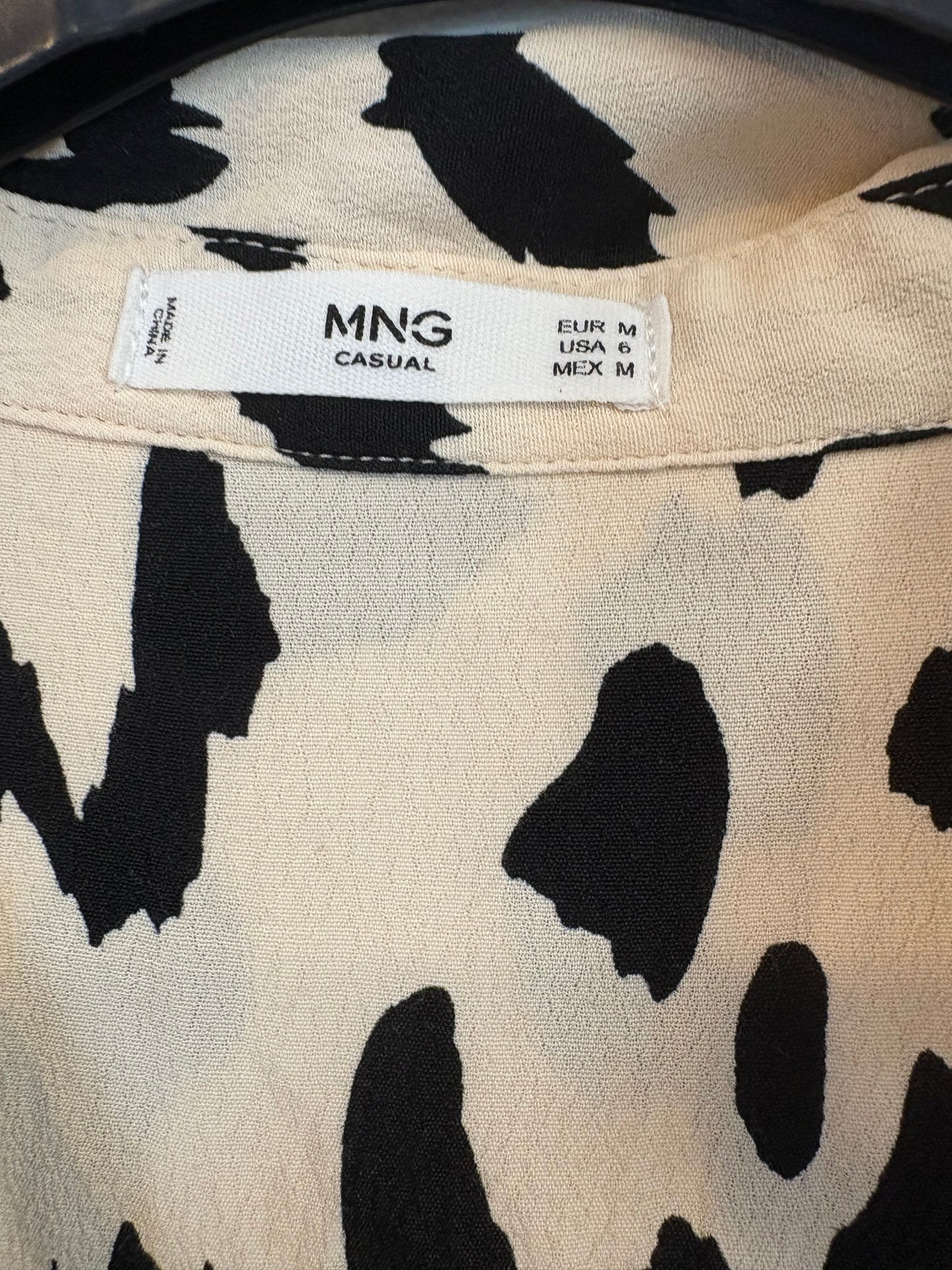 MANGO. Blusa fluida estampada. T M