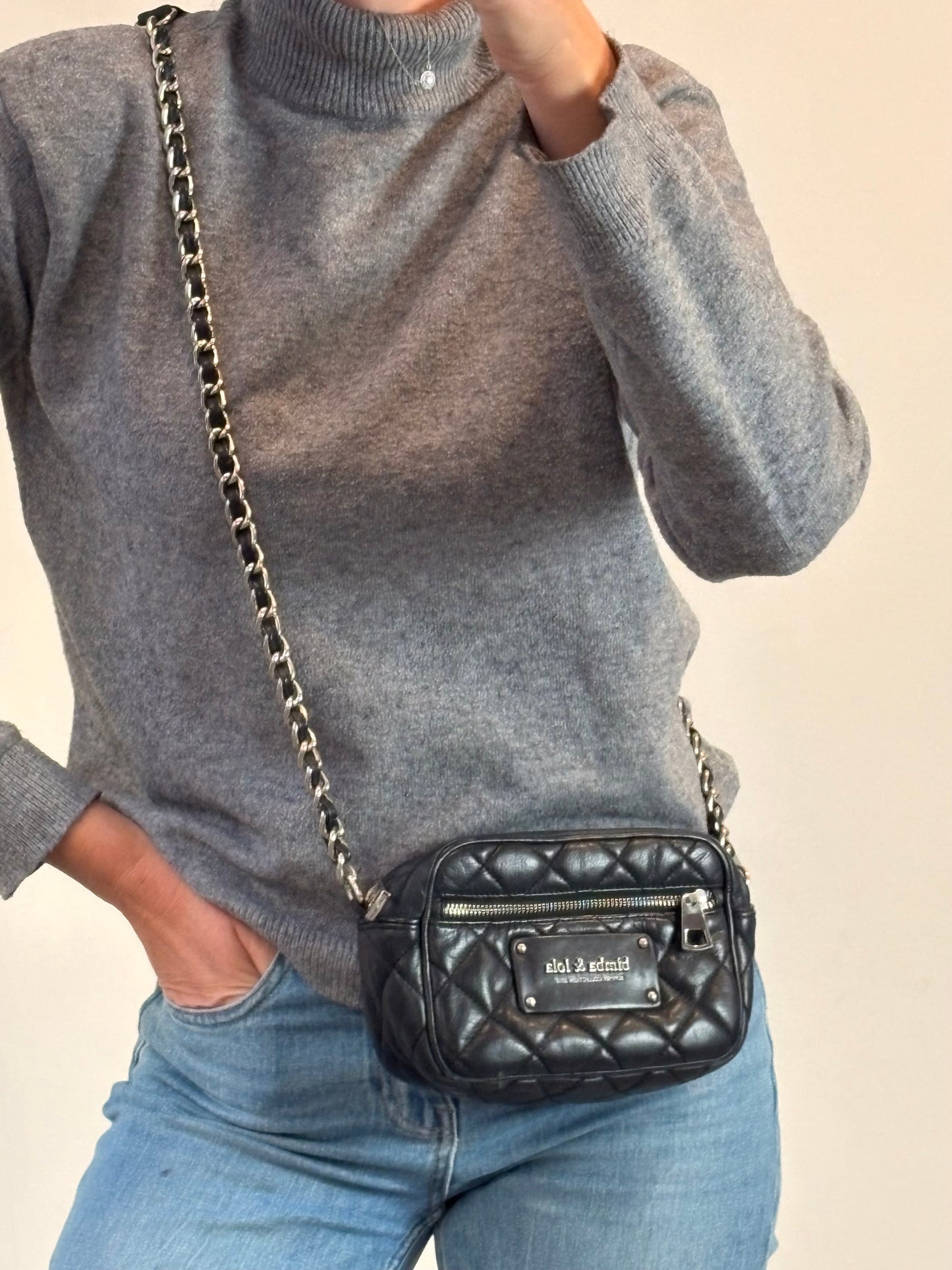 BIMBA Y LOLA. Bolso negro piel guateado