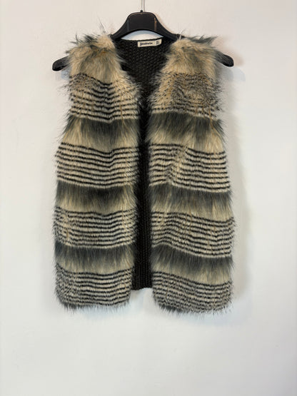 STRADIVARIUS. Chaleco pelo frontal. T S