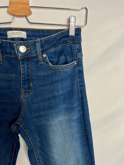 ZARA. Denim acampanado elastico. T 34