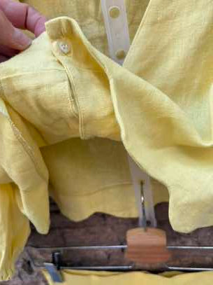 LAAGAM. Conjunto amarillo con lino