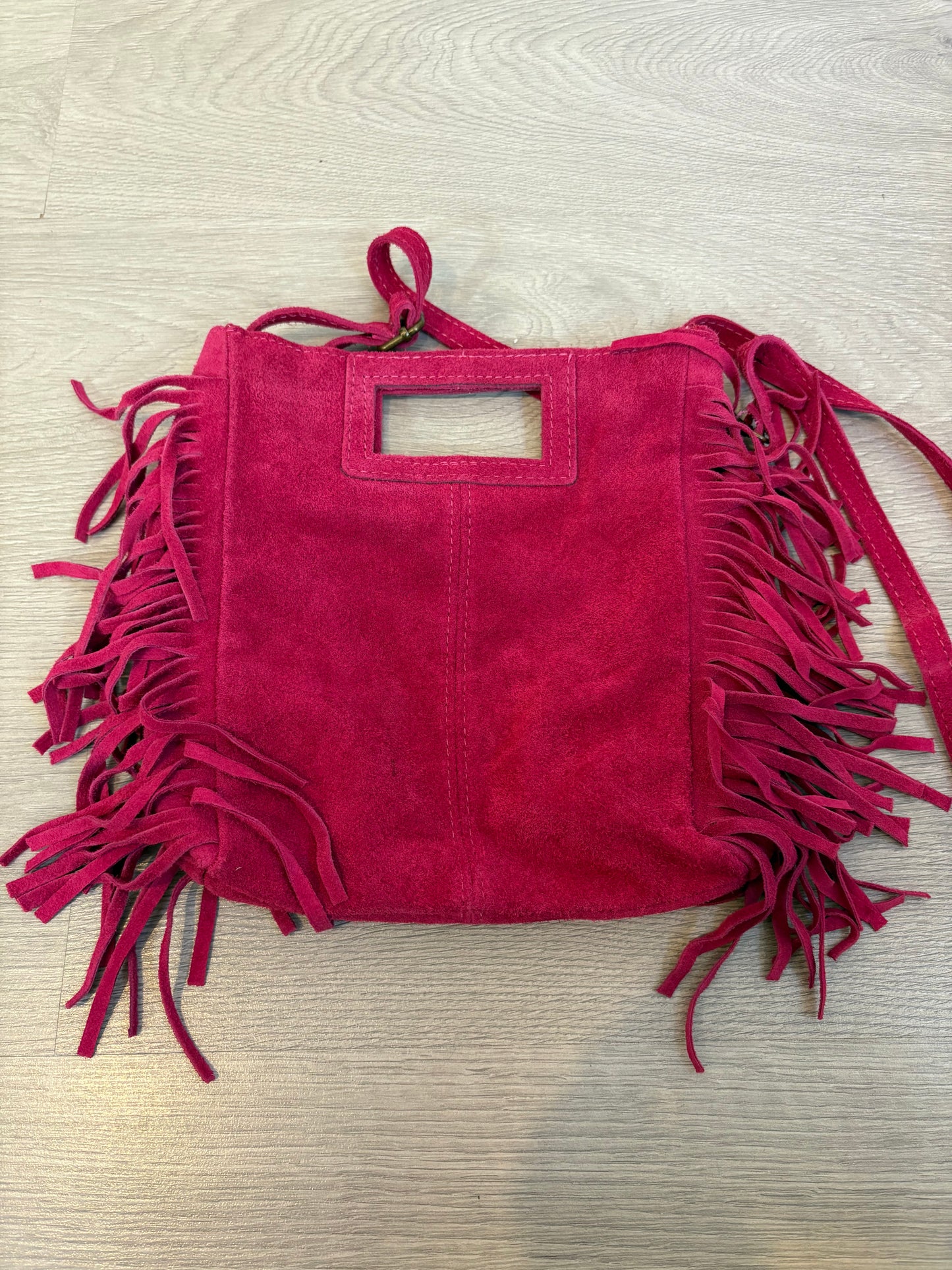 OTRAS. Bolso piel flecos