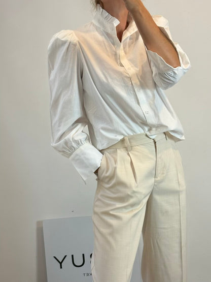DELUEM. Camisa blanca detalle cuello