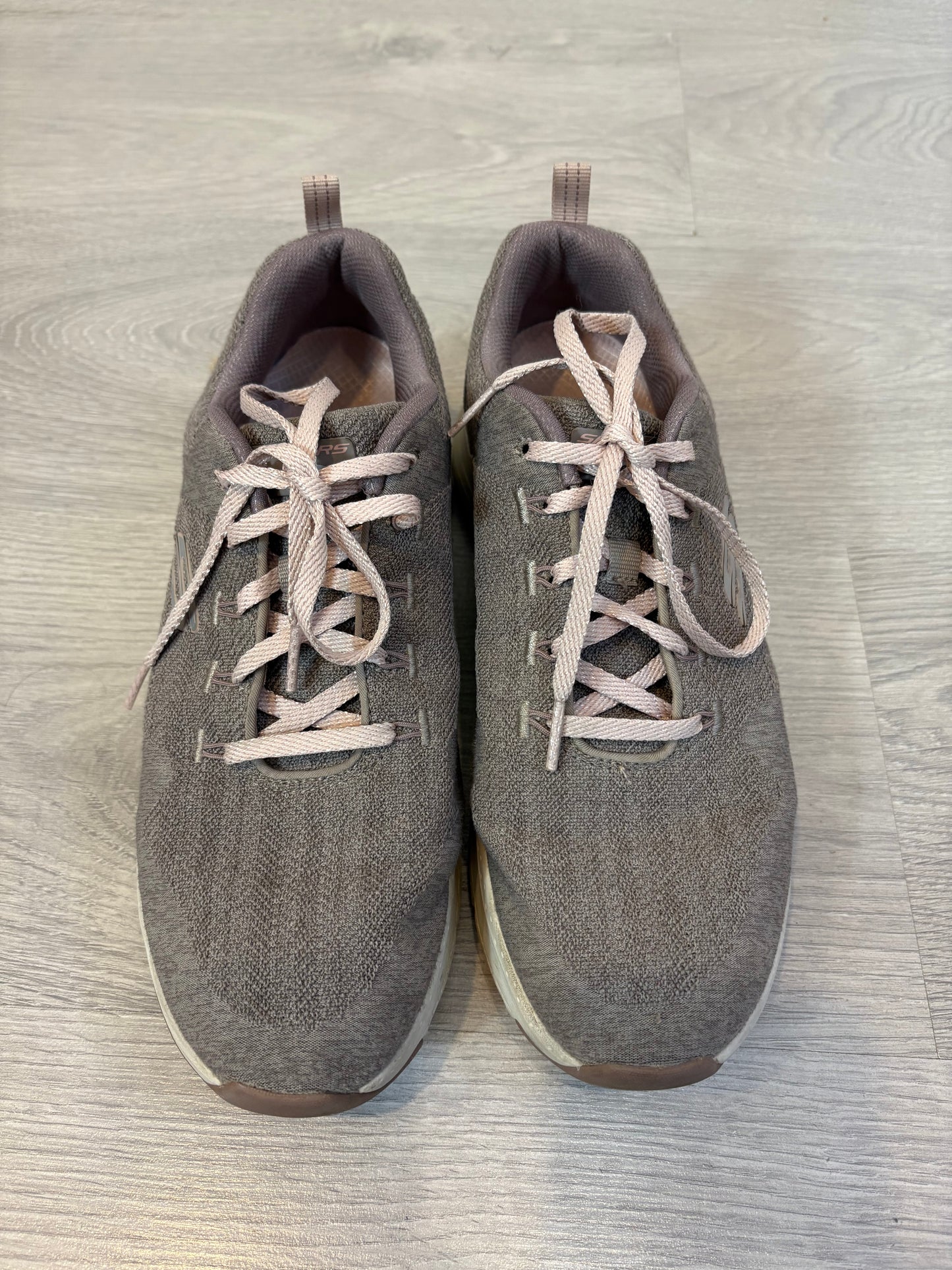 SKECHERS. Zapatillas casual beige textura. T 40