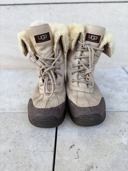 UGG. Botines piel y borrego. T 40