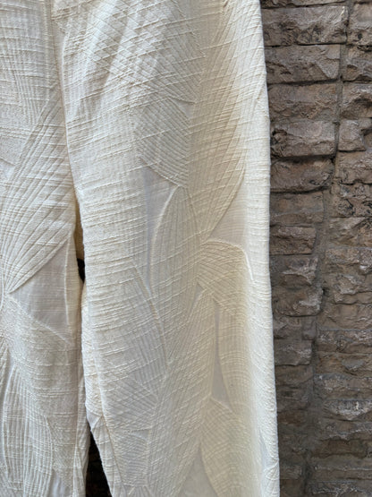 PANAMBI. pantalón textura en crudo