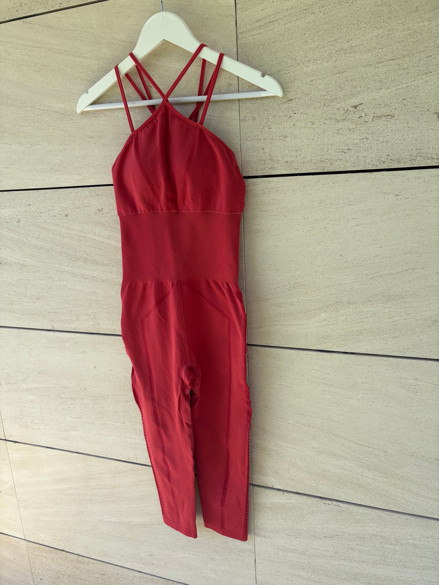 BORN LIVING YOGA. Mono rojo largo. T M