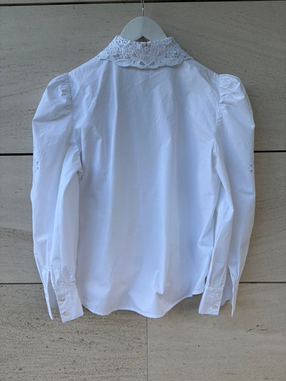 ZARA. Camisa blanca detalles troquelados