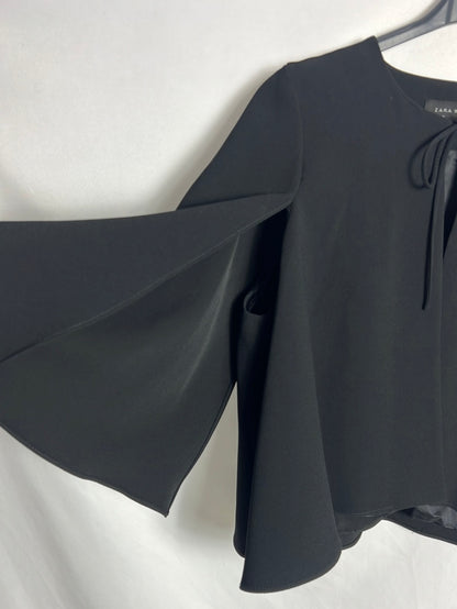 ZARA. Capa corta negra . T S