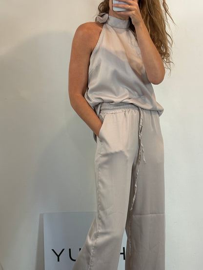ZARA. Beige flowing blouse. Size M