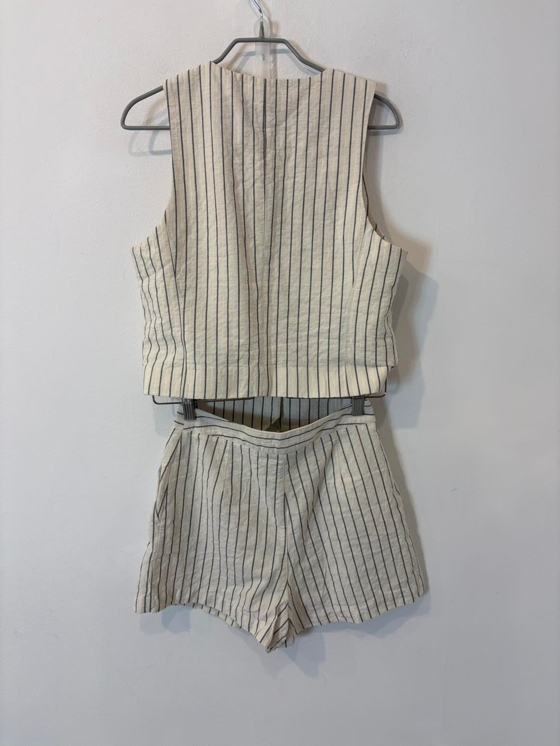 ZARA. Conjunto  rayas chaleco y bermuda
