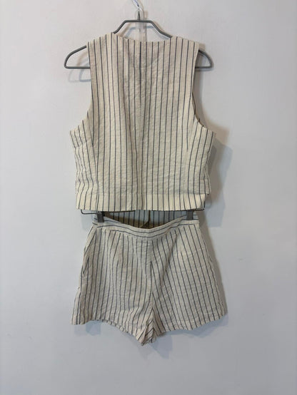 ZARA. Conjunto  rayas chaleco y bermuda