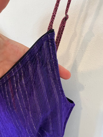 OTRAS. Top morado detalles Tu(s)