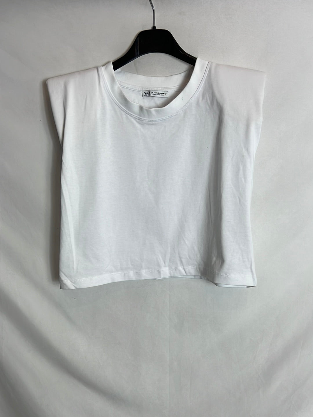 ZARA. Top blanco hombreras T.s
