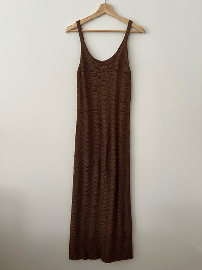 Vestido ocre troquelado