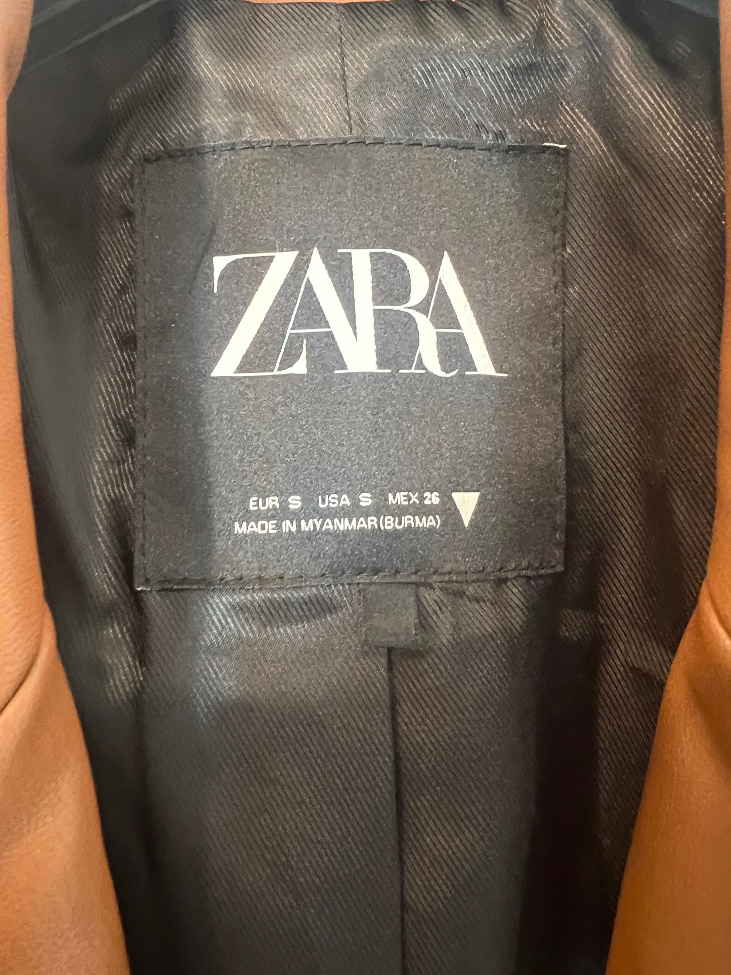 ZARA. Blazer marrón efecto piel . T S