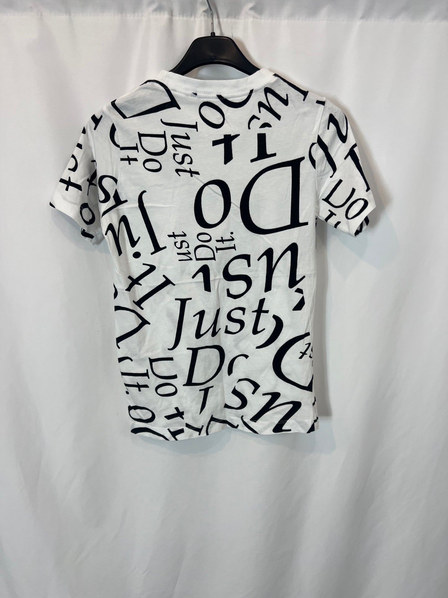 NIKE. White printed T-shirt. 10 years