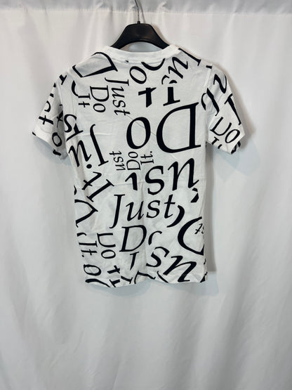 NIKE. White printed T-shirt. 10 years