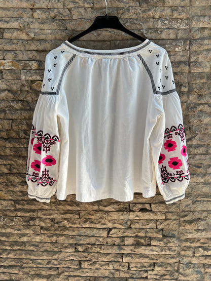 VAULT. Blusa blanca bordada