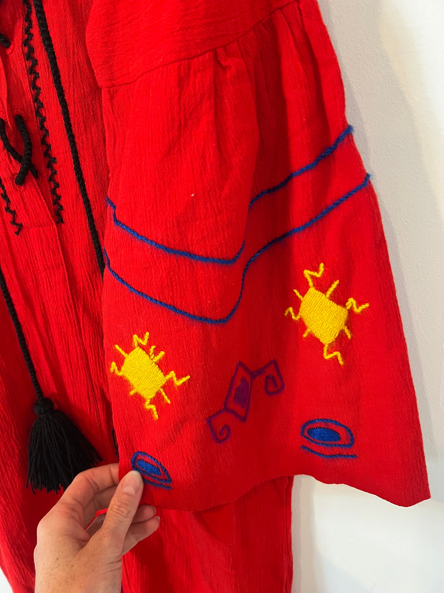 SENSISTUDIO.Vestido largo bordado rojo T.s