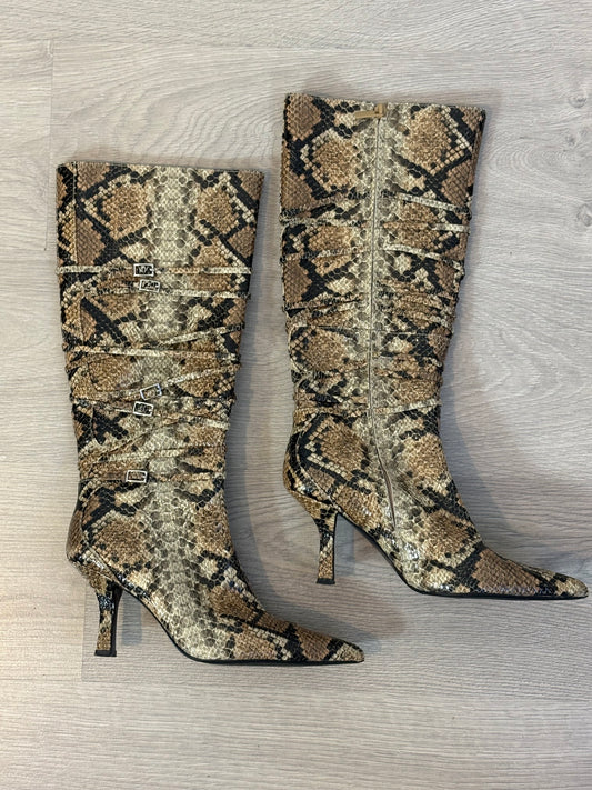 ZARA. Botas altas serpiente