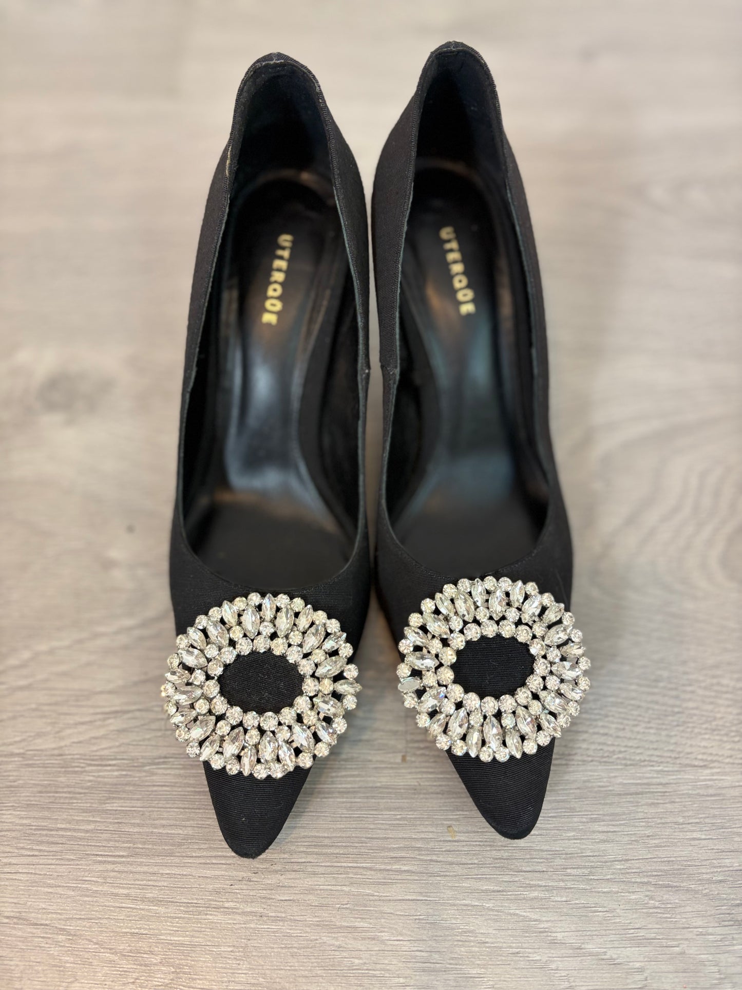 UTERQÜE. Zapatos negro joya T.38