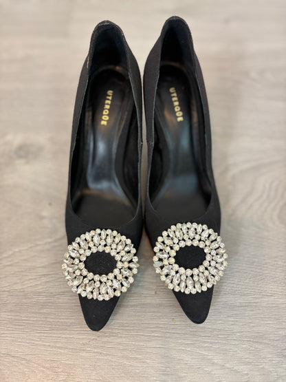 UTERQÜE. Zapatos negro joya T.38