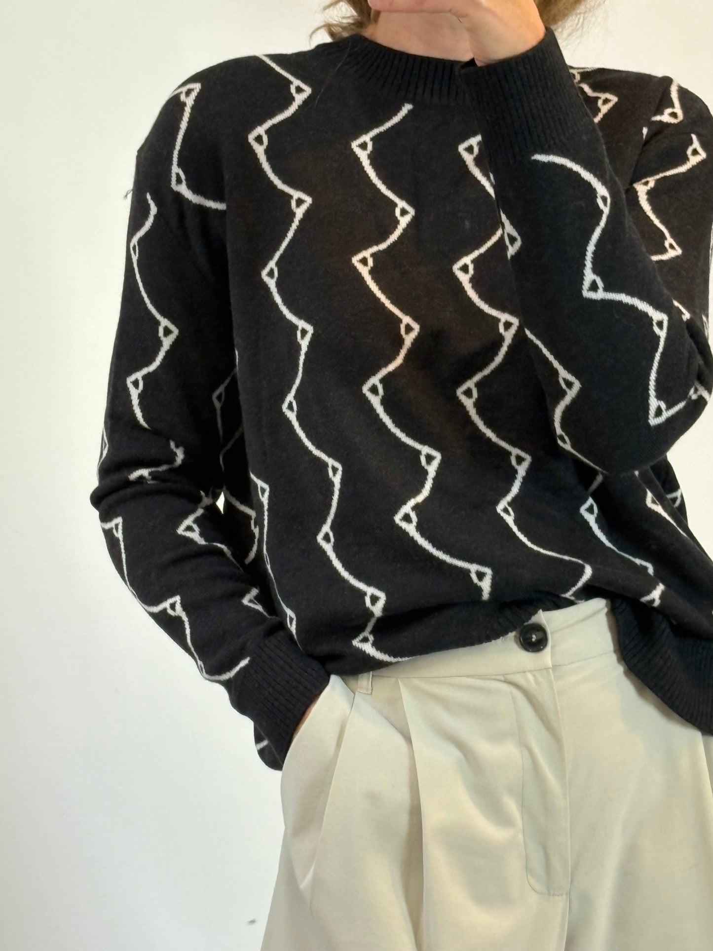 LA CASITA DE WENDY. Jersey negro lana dibujo