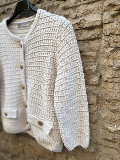 ZARA. Chaqueta punto beige botones dorados. T S