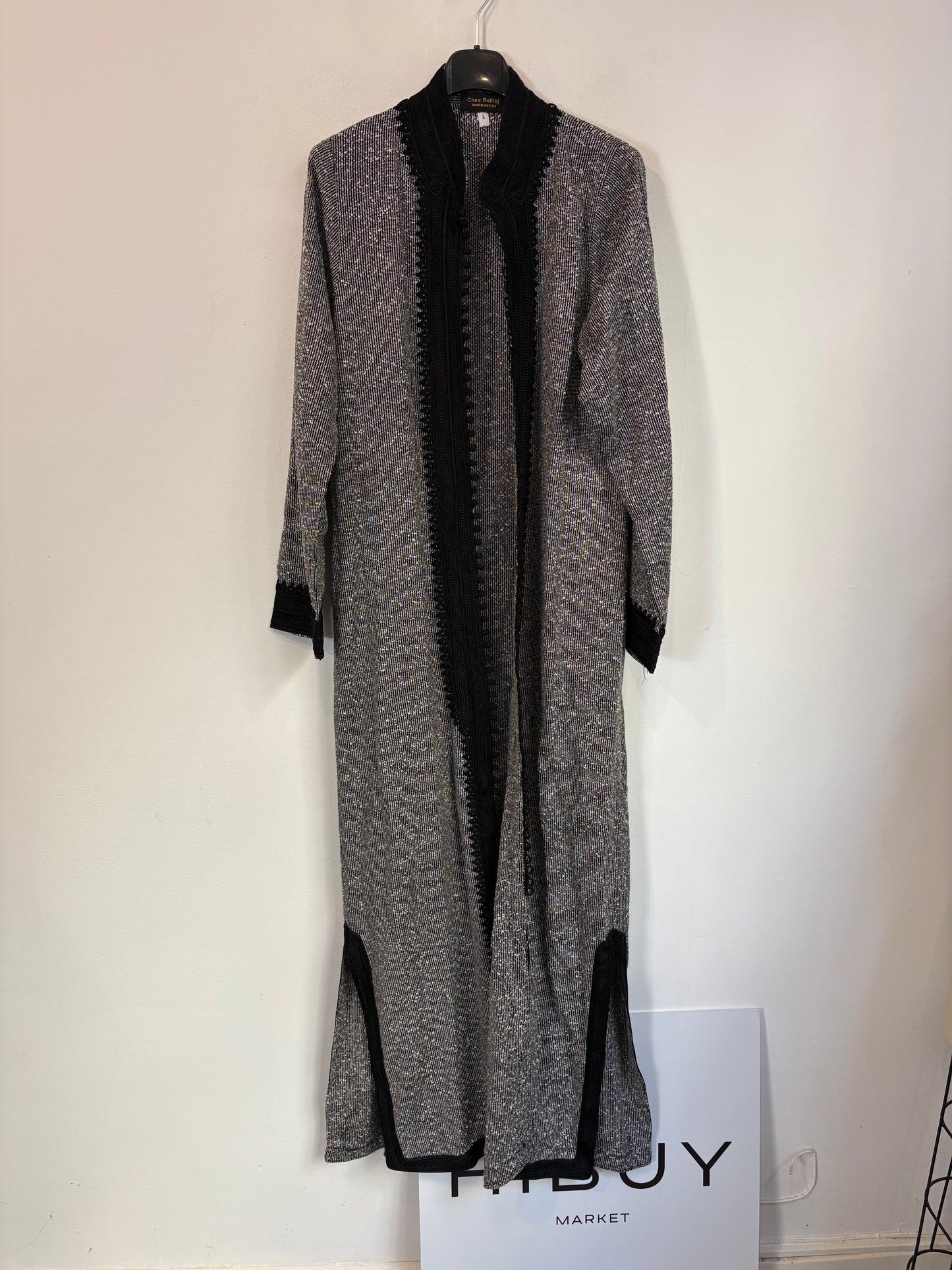 CHEZ BELHAJ. Chaqueta larga/chilaba marroquí