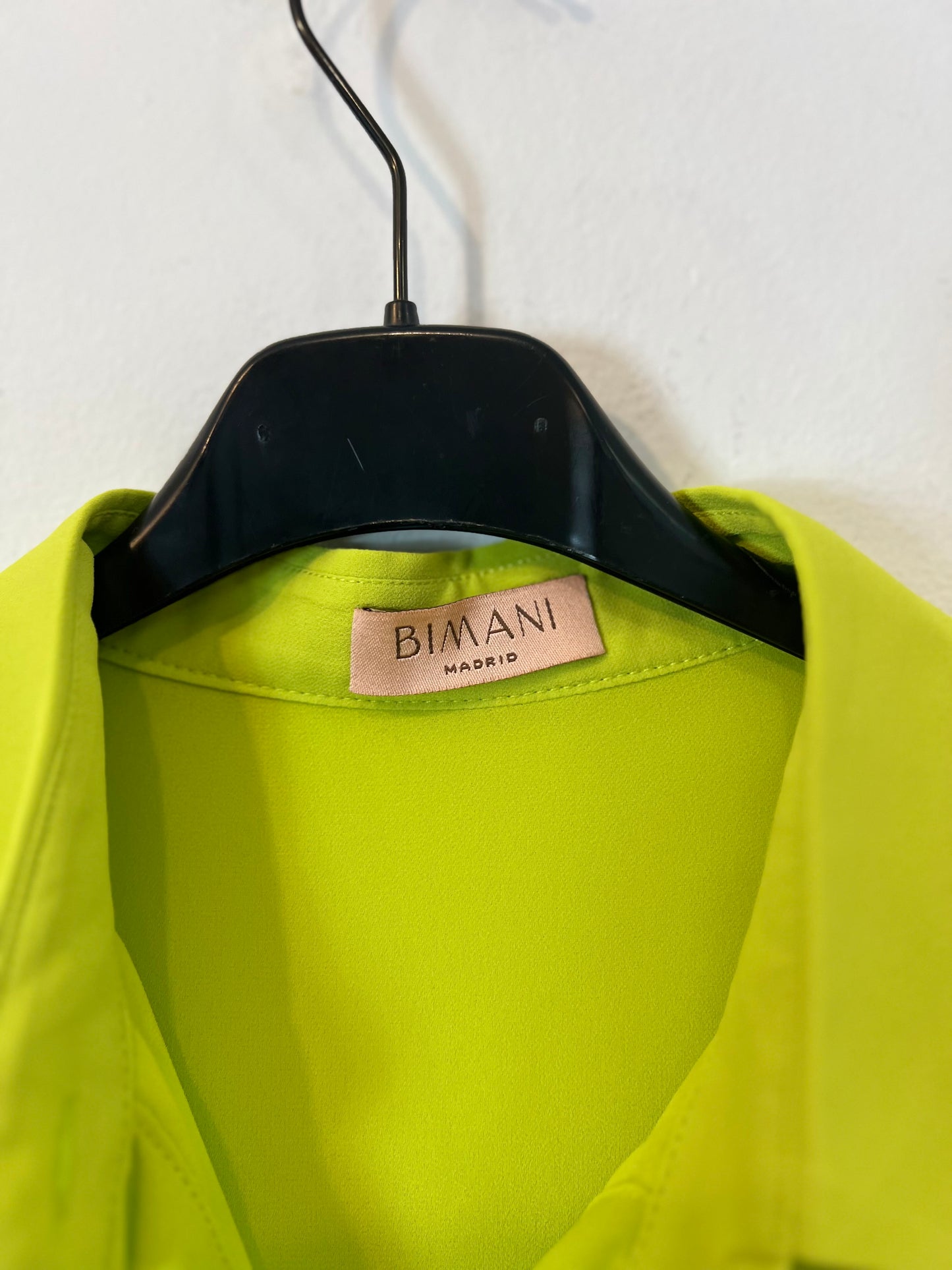 BIMANI. Blusa verde lima abotonada T.m