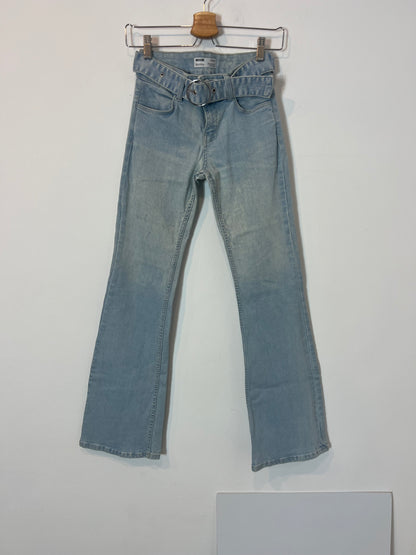 BERSHKA. Pantalón denim campana T.34
