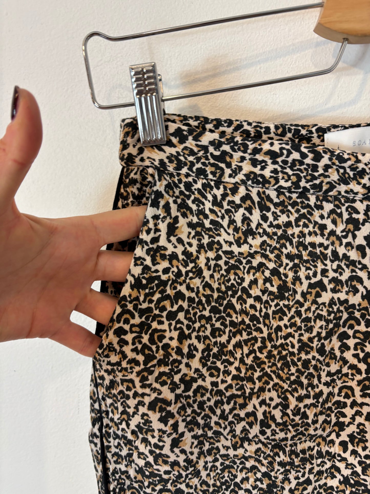 SCALPERS. Pantalón animal print fluido. T 36