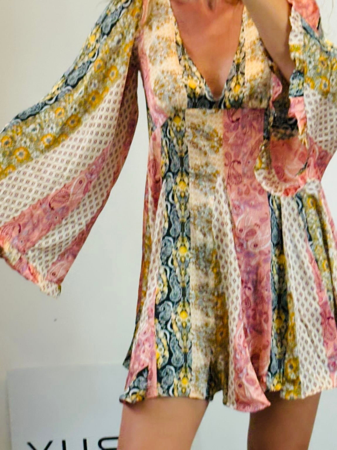 Vestido corto estampado manga amplia