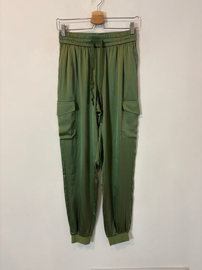 CAMI NYC. Pantalón verde seda bolsillos