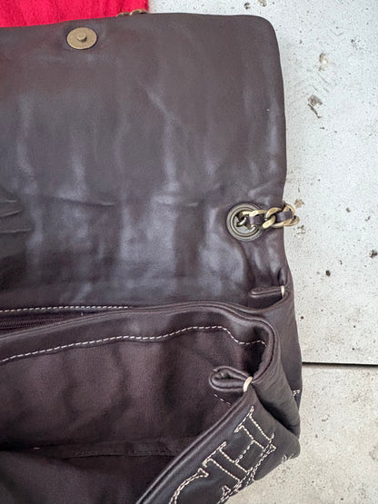CAROLINA HERRERA. Bolso clutch marrón piel