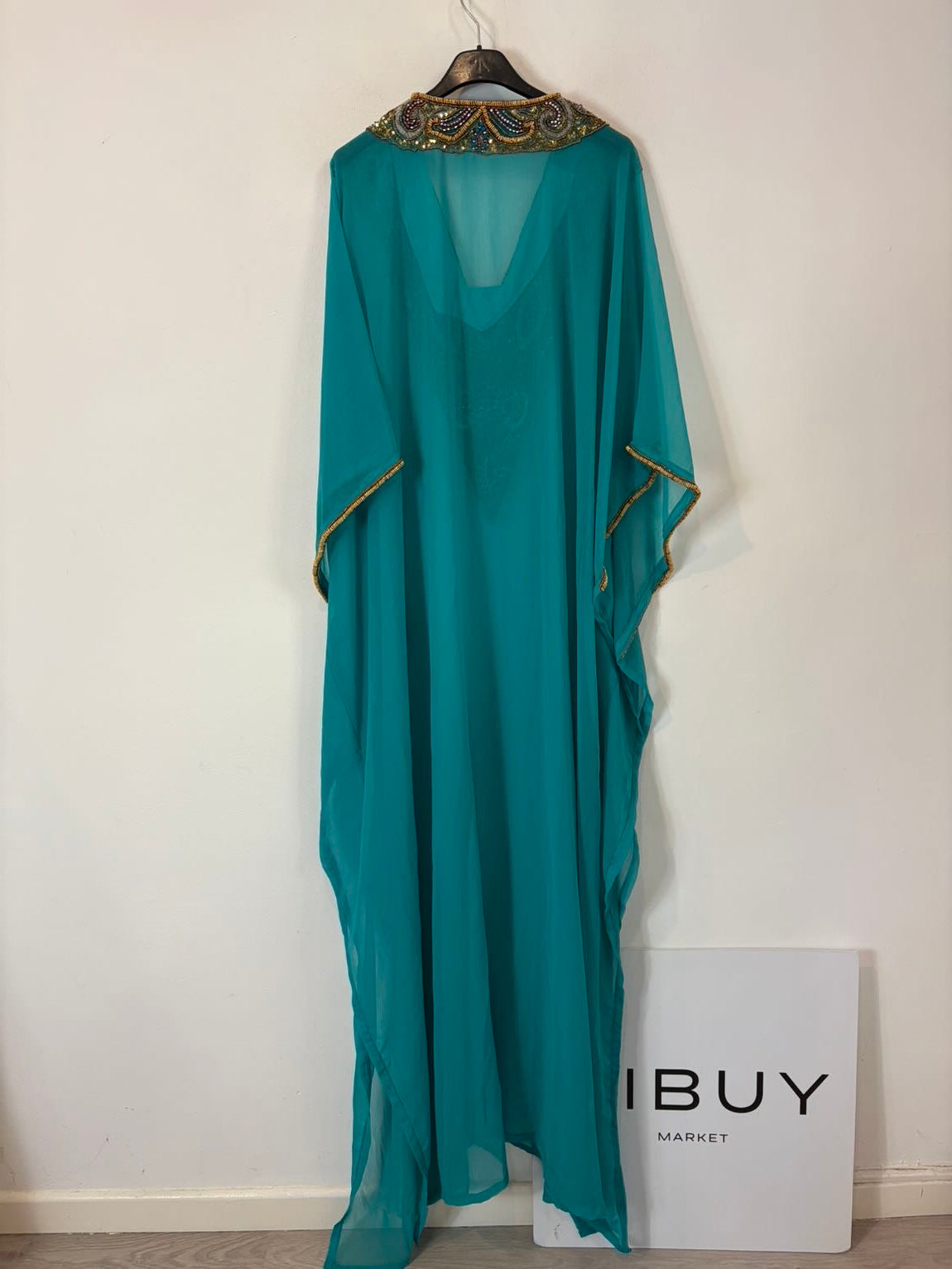 Kaftán azul turquesa escote pedreria