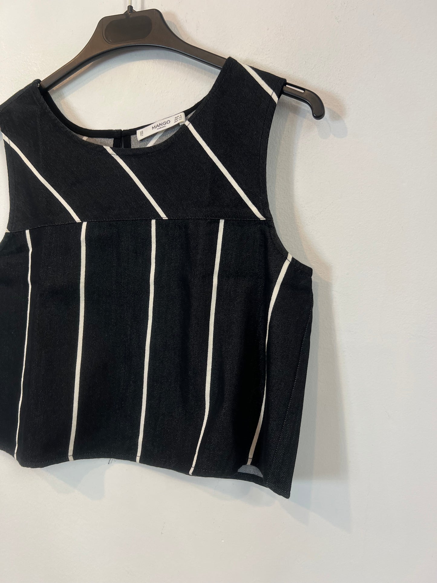 MANGO. Top negro rayas T.s