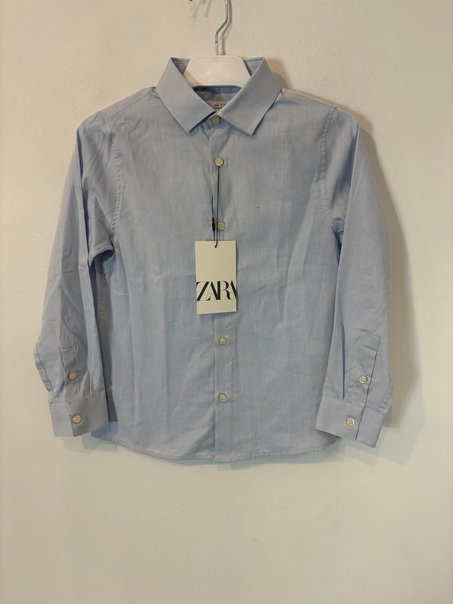 ZARA. Camisa clásica azul claro. T 7 años