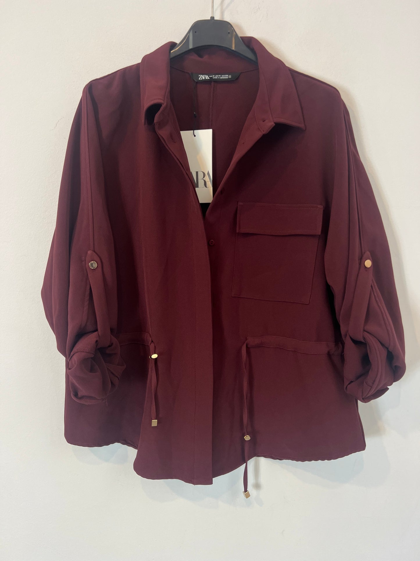 ZARA. Total look fluido burdeos. T M