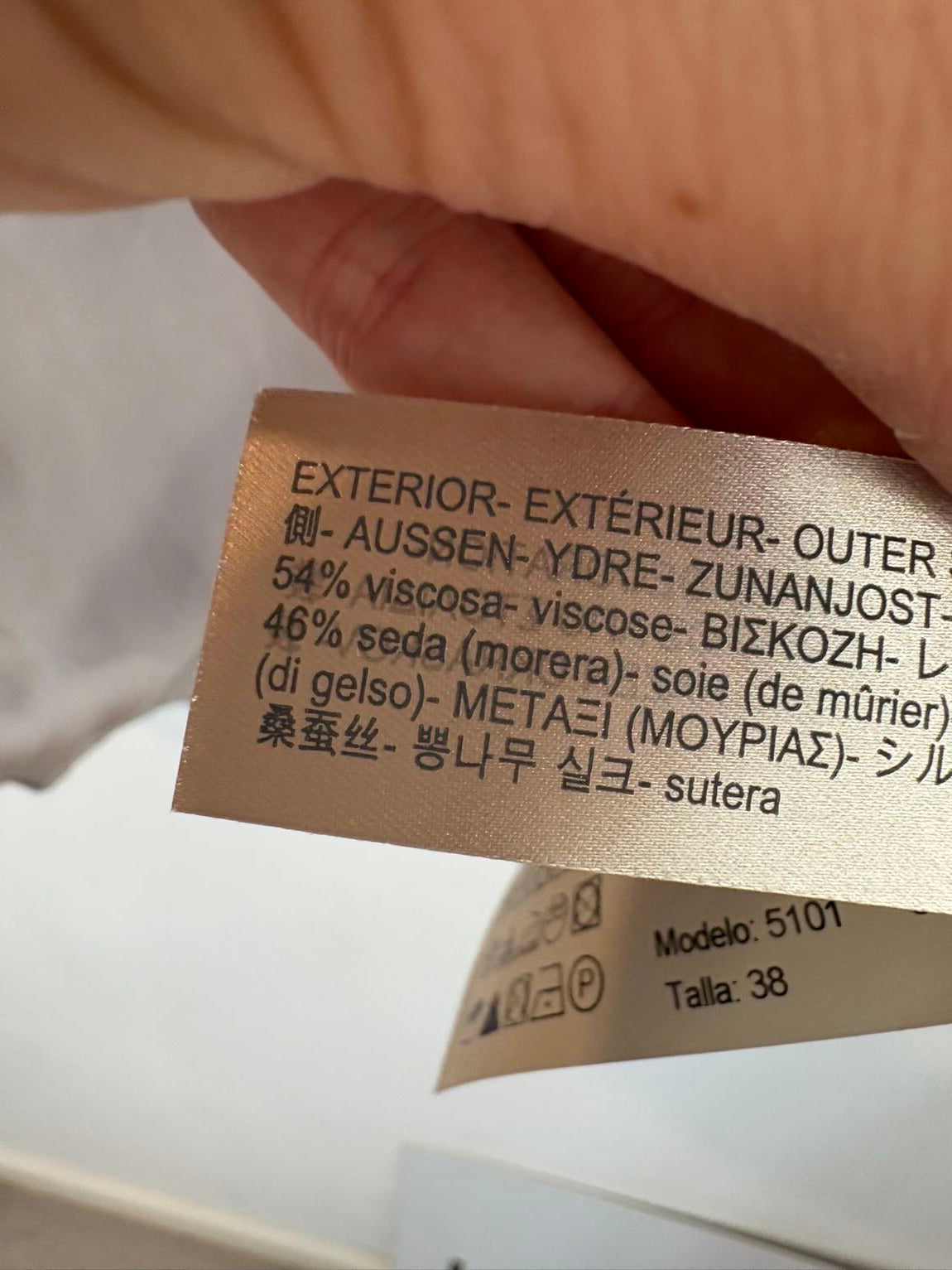 MASSIMO DUTTI. Top lencero gris seda