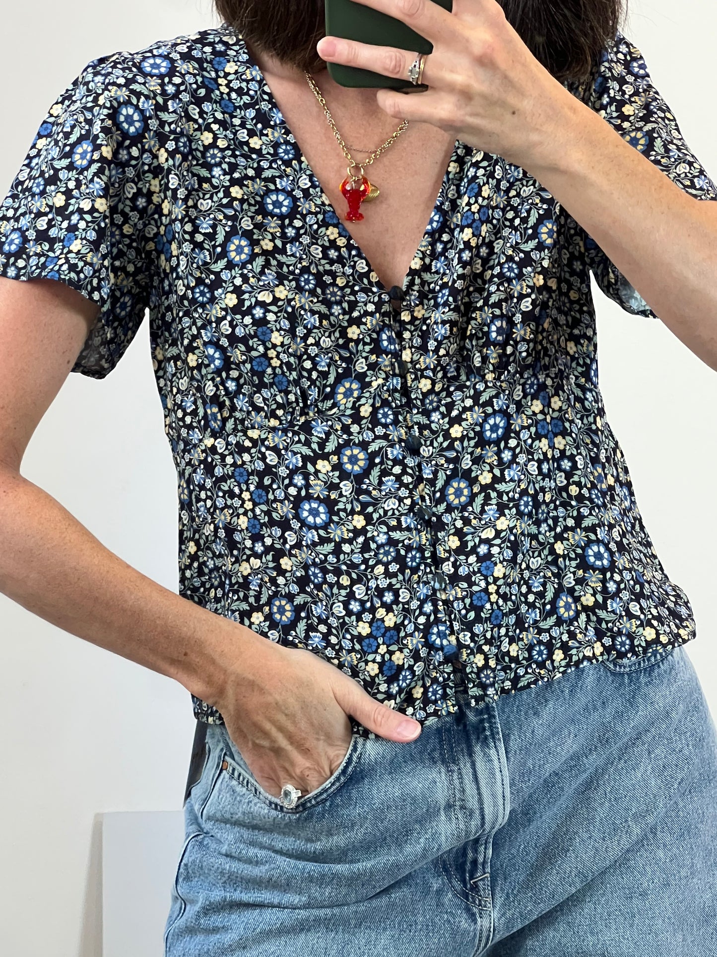 OTRAS. Top negro florecitas Tu(S)