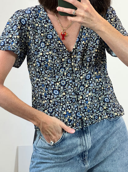 OTRAS. Top negro florecitas Tu(S)