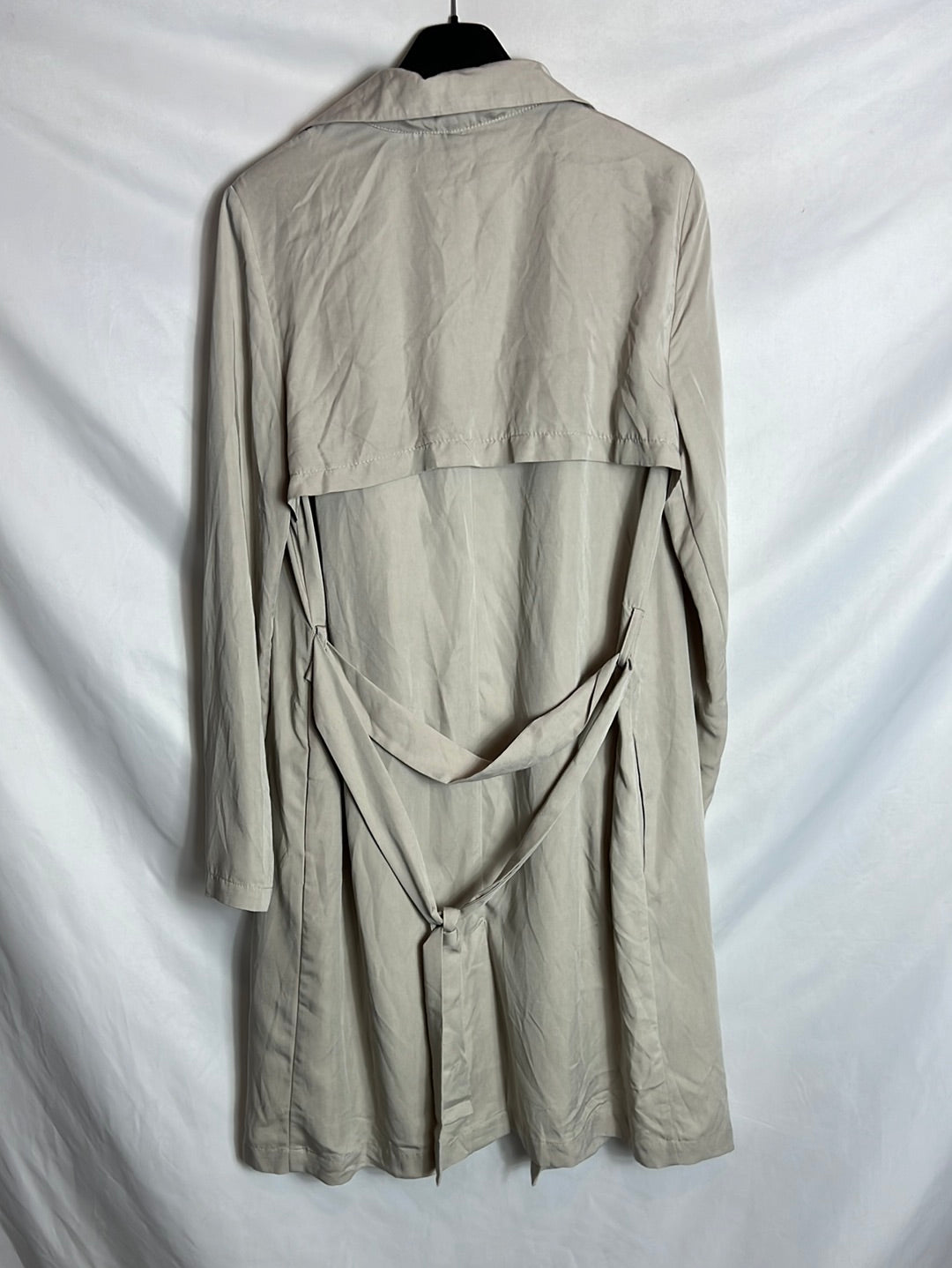 STRADIVARIUS. Chaqueta fina beige  T.s