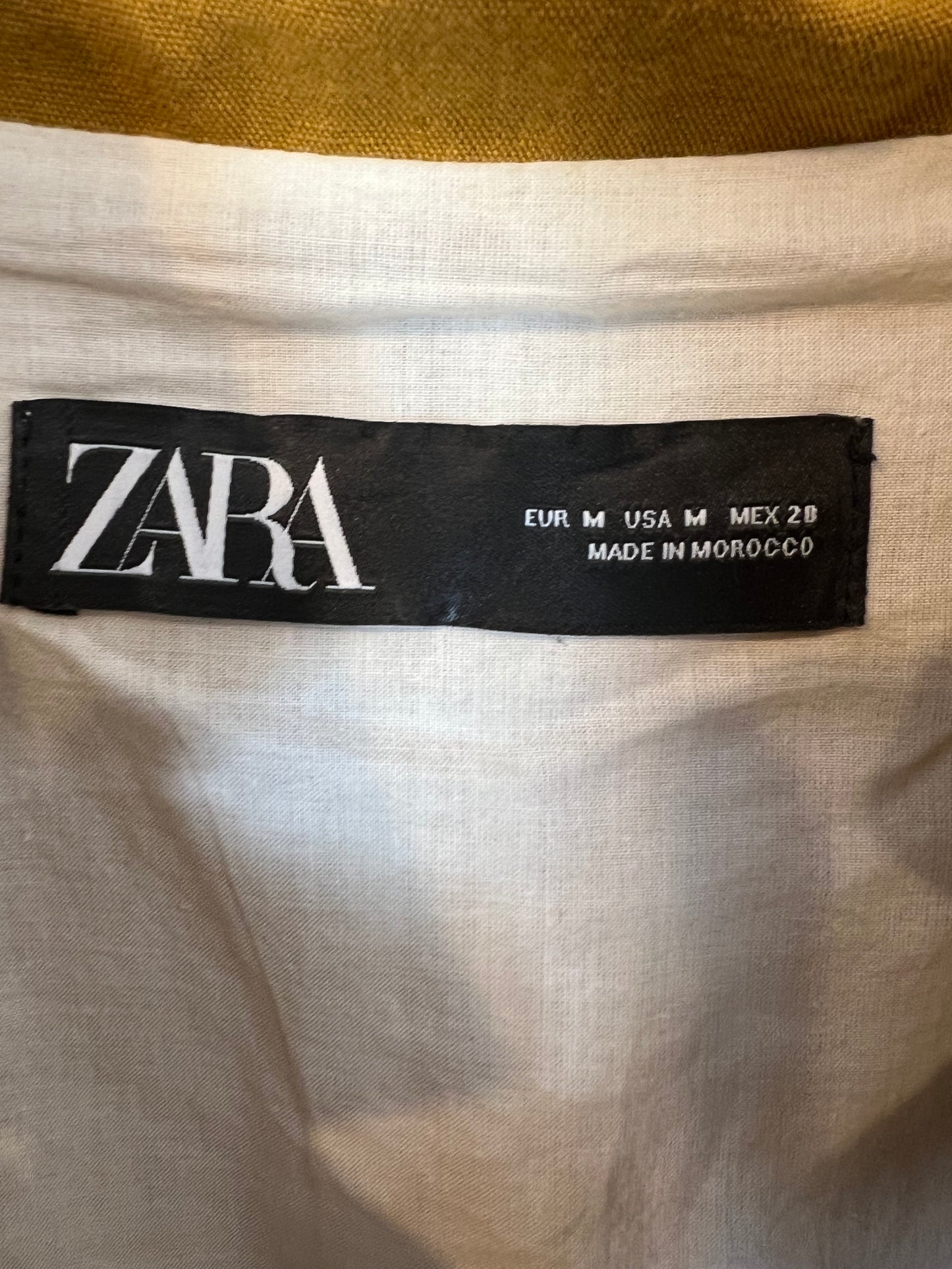 ZARA. Chaqueta larga mostaza. T M