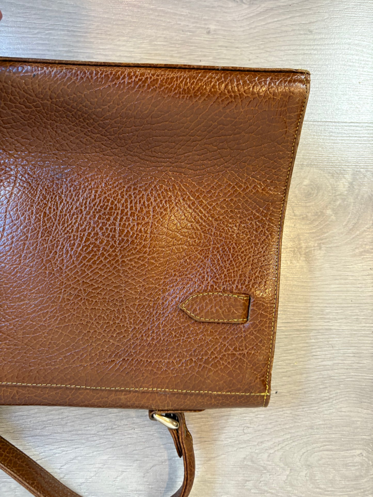OTRAS. Bolso de mano piel vintage